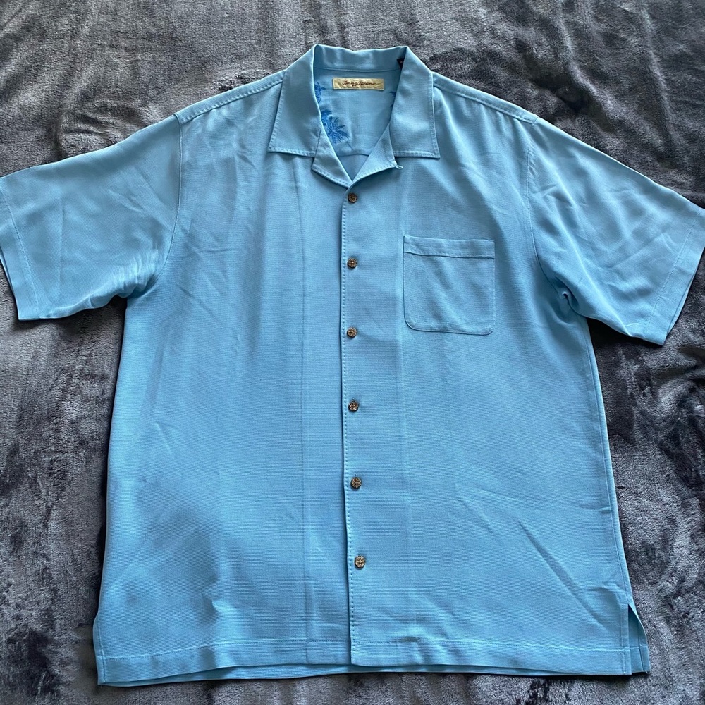 Men’s blue Tommy Bahama button down, Size L